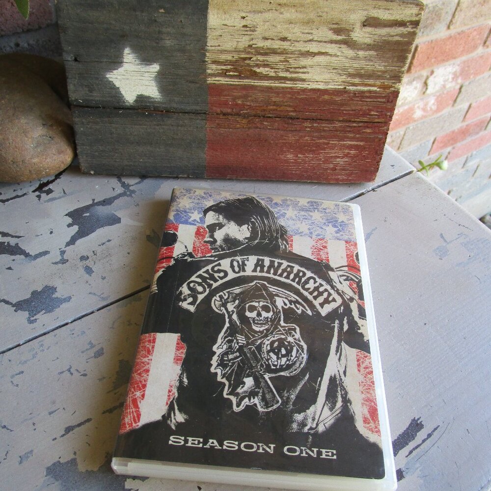 Sons of Anarchy: Season 1 (DVD) LIKE NEW